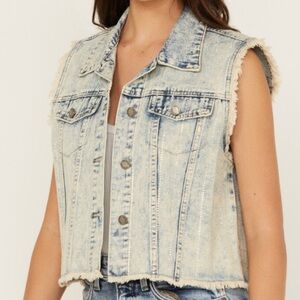Veveret Women’s Light Wash Denim Rhinestones Vest Size S